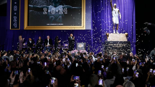 kobe bryant statue confetti